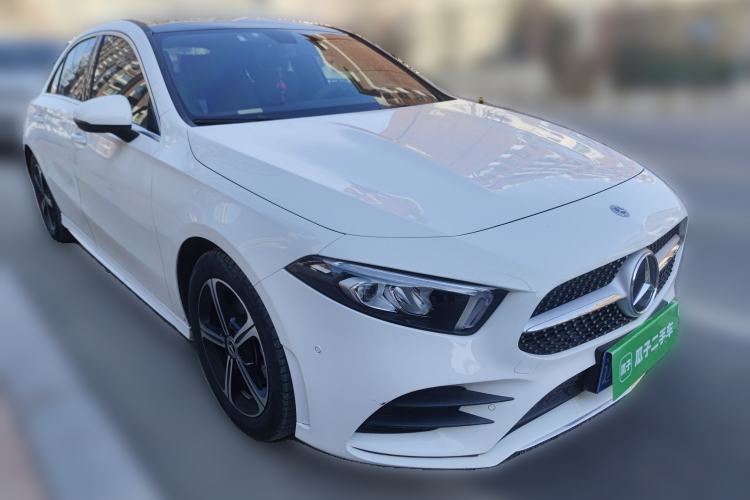 Used Mercedes-Benz A-Class 2022 Revised Version A 200 L Sport Sedan Fashionable Style Front Right 45 Deg
