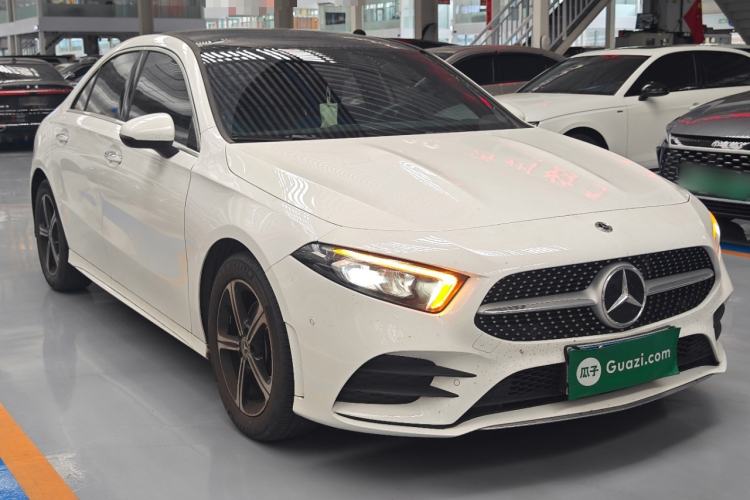 Used Mercedes-Benz A-Class 2022 Revised Version A 200 L Sport Sedan Fashionable Style Front Right 45 Deg