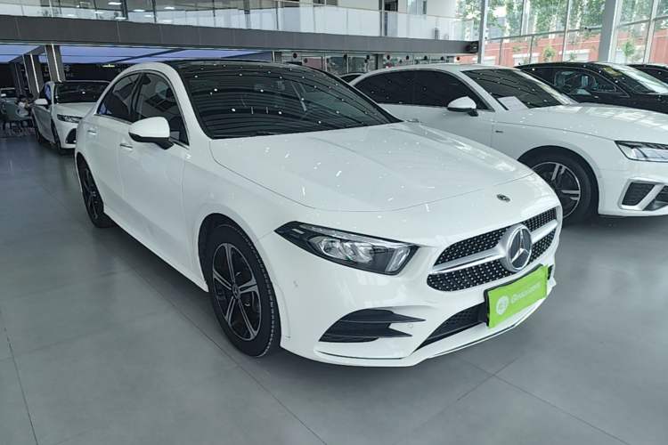 Used Mercedes-Benz A-Class 2022 Revised Version A 200 L Sport Sedan Fashionable Style Front Right 45 Deg