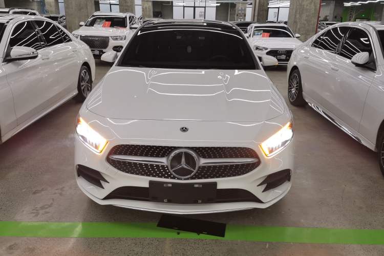 Used Mercedes-Benz A-Class 2022 Revised Version A 200 L Sport Sedan Fashionable Style Front