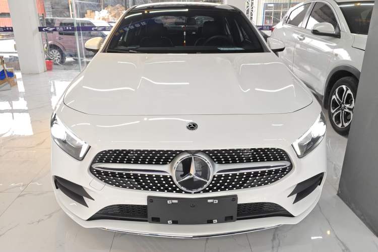 Used Mercedes-Benz A-Class 2022 Revised Version A 200 L Sport Sedan Fashionable Style Front