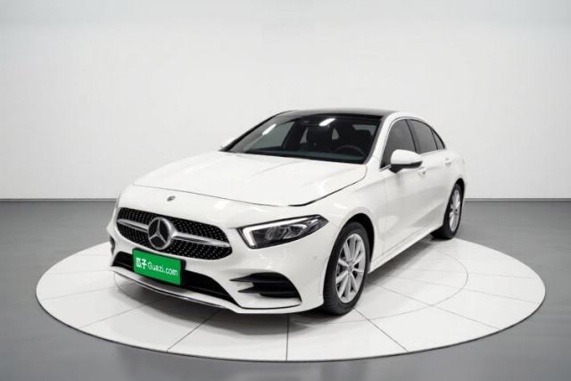 Ojetý Mercedes-Benz A-Class 2022 Restyled A 200 L Sport Sedan Fashion Version