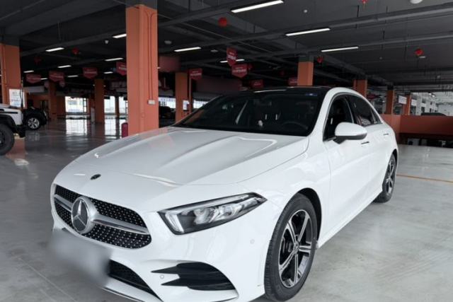 Używany Mercedes-Benz A-Class 2022 Restyled A 200 L Sport Sedan Fashion Version