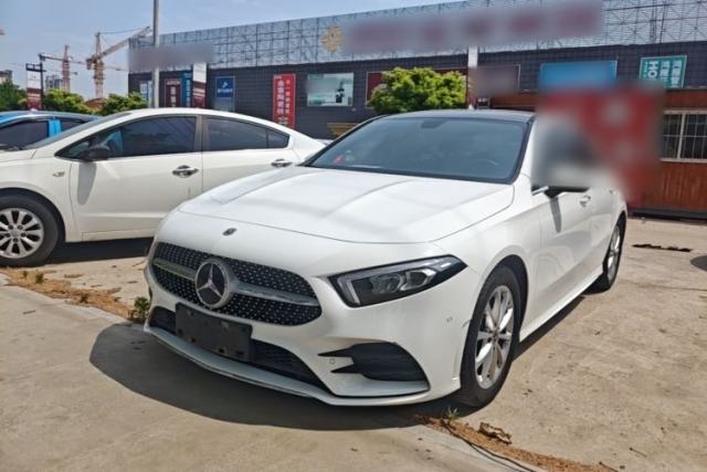 Ojetý Mercedes-Benz A-Class 2022 Restyled A 200 L Sport Sedan Dynamic Version