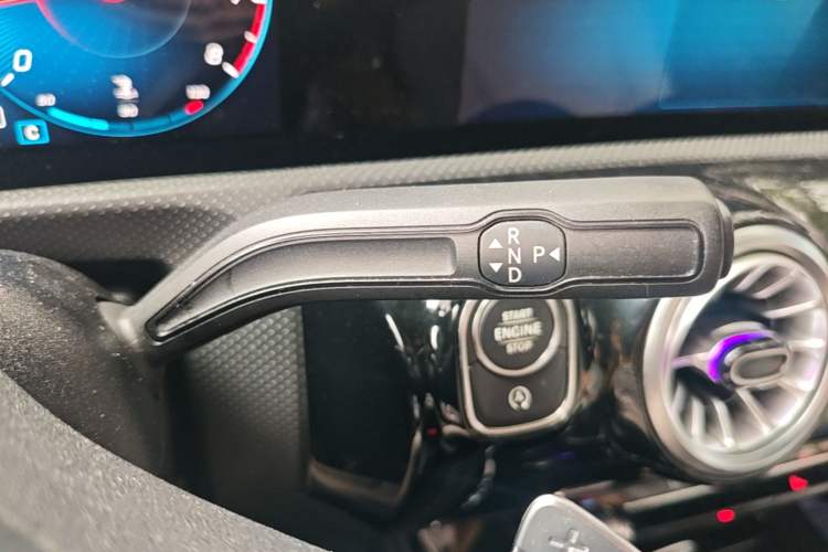 Used Mercedes-Benz A-Class 2022 Second Facelift A 200 L Sport Sedan Fashion Version Gear Lever