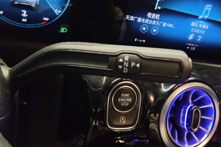 Used Mercedes-Benz A-Class 2022 Second Facelift A 200 L Sport Sedan Fashion Version Gear Lever