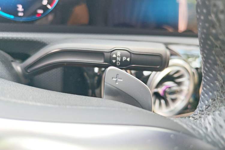 Used Mercedes-Benz A-Class 2022 Revised Version A 200 L Sport Sedan Fashionable Style Gear Lever
