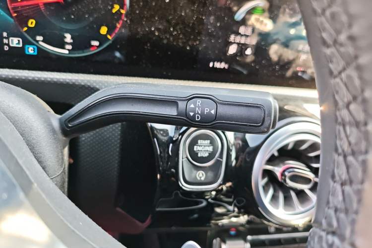 Used Mercedes-Benz A-Class 2022 Revised Version A 200 L Sport Sedan Fashionable Style Gear Lever