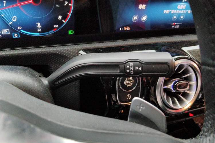 Used Mercedes-Benz A-Class 2022 Revised Version A 200 L Sport Sedan Fashionable Style Gear Lever