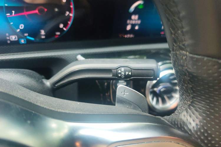 Used Mercedes-Benz A-Class 2022 Revised Version A 200 L Sport Sedan Fashionable Style Gear Lever