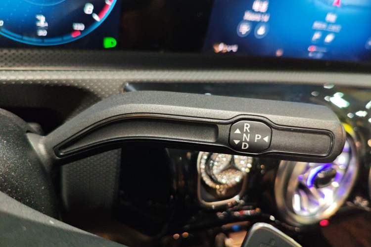 Used Mercedes-Benz A-Class 2022 Revised Version A 200 L Sport Sedan Fashionable Style Gear Lever