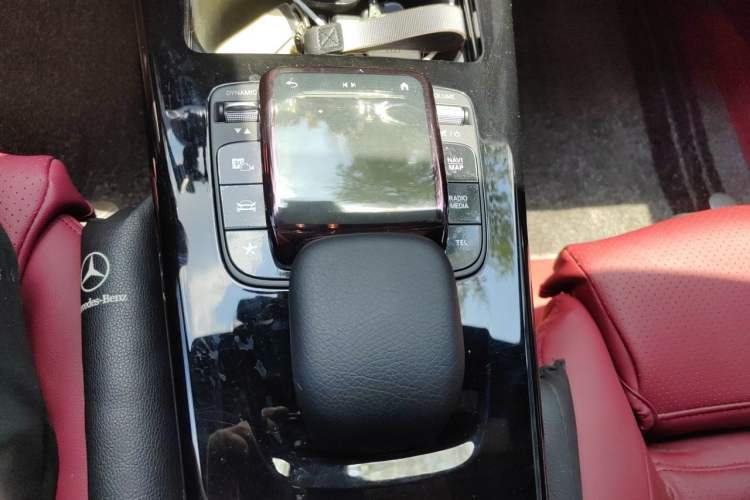 Used Mercedes-Benz A-Class 2022 Revised Version A 200 L Sport Sedan Fashionable Style Gear Lever