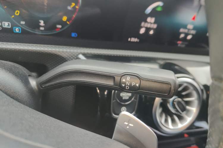 Used Mercedes-Benz A-Class 2022 Revised Version A 200 L Sport Sedan Fashionable Style Gear Lever