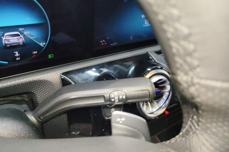 Used Mercedes-Benz A-Class 2022 Revised Version A 200 L Sport Sedan Fashionable Style Gear Lever