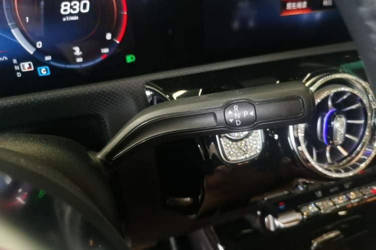 Used Mercedes-Benz A-Class 2022 Revised Version A 200 L Sport Sedan Fashionable Style Gear Lever
