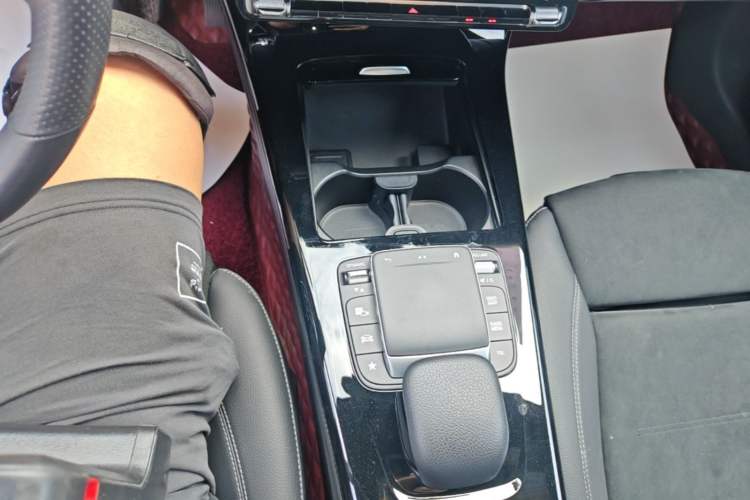 Used Mercedes-Benz A-Class 2022 Revised Version A 200 L Sport Sedan Fashionable Style Gear Lever