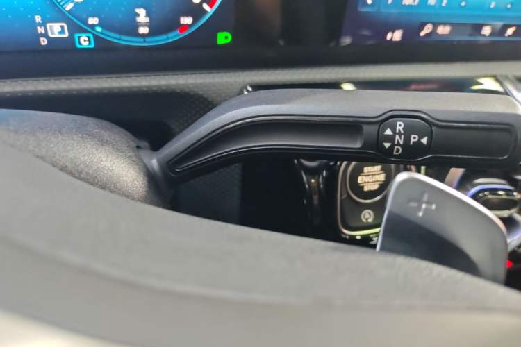 Used Mercedes-Benz A-Class 2022 Revised Version A 200 L Sport Sedan Fashionable Style Gear Lever