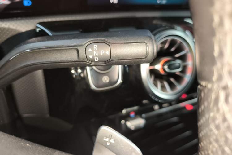 Used Mercedes-Benz A-Class 2022 Revised Version A 200 L Sport Sedan Fashionable Style Gear Lever