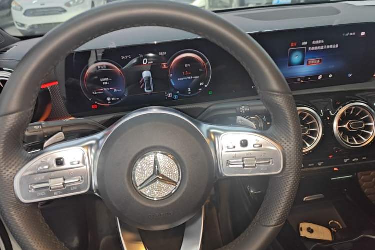 Used Mercedes-Benz A-Class 2022 Restyled A 200 L Sport Sedan Fashion Version Gear Lever