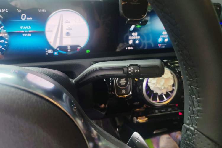 Used Mercedes-Benz A-Class 2022 Second Facelift A 200 L Sport Sedan Fashion Version Gear Lever