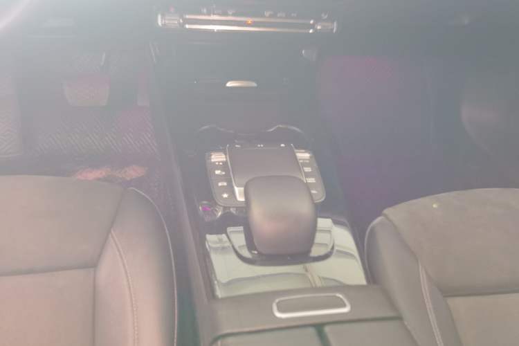 Used Mercedes-Benz A-Class 2022 Second Facelift A 200 L Sport Sedan Fashion Version Gear Lever