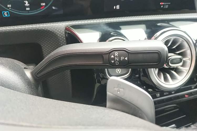 Used Mercedes-Benz A-Class 2022 Revised Version A 200 L Sport Sedan Fashionable Style Gear Lever