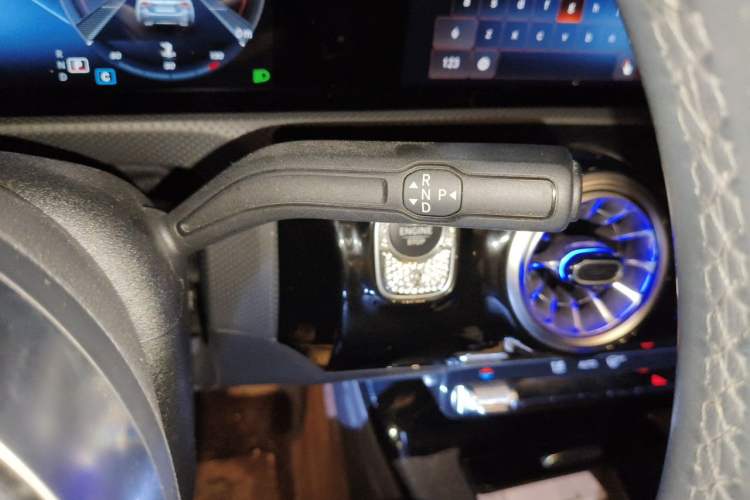 Used Mercedes-Benz A-Class 2022 Revised Version A 200 L Sport Sedan Fashionable Style Gear Lever