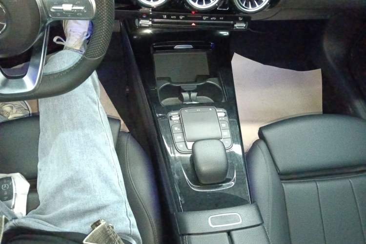 Used Mercedes-Benz A-Class 2022 Restyled A 200 L Sport Sedan Fashion Version Gear Lever