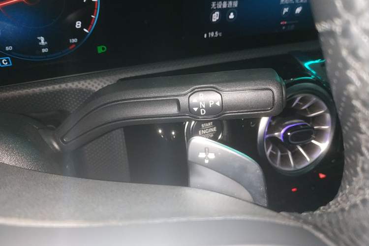 Used Mercedes-Benz A-Class 2022 Revised Version A 200 L Sport Sedan Fashionable Style Gear Lever