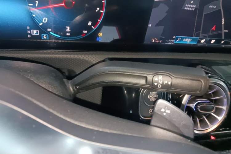Used Mercedes-Benz A-Class 2022 Second Facelift A 200 L Sport Sedan Fashion Version Gear Lever