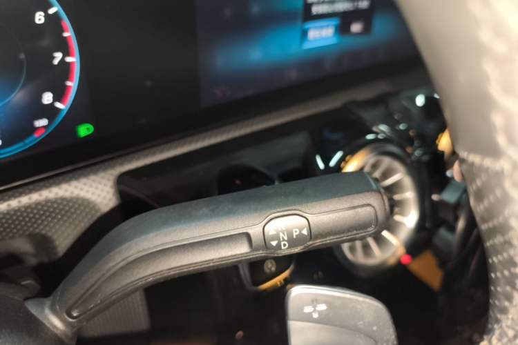 Used Mercedes-Benz A-Class 2022 Revised Version A 200 L Sport Sedan Fashionable Style Gear Lever