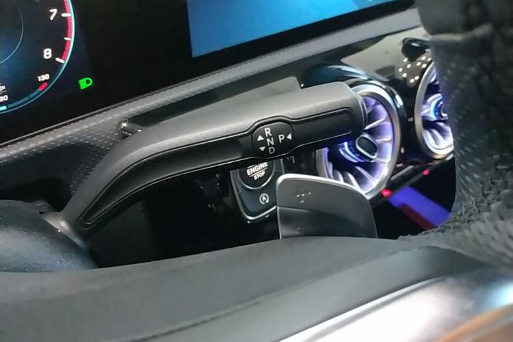 Used Mercedes-Benz A-Class 2022 Second Facelift A 200 L Sport Sedan Fashion Version Gear Lever