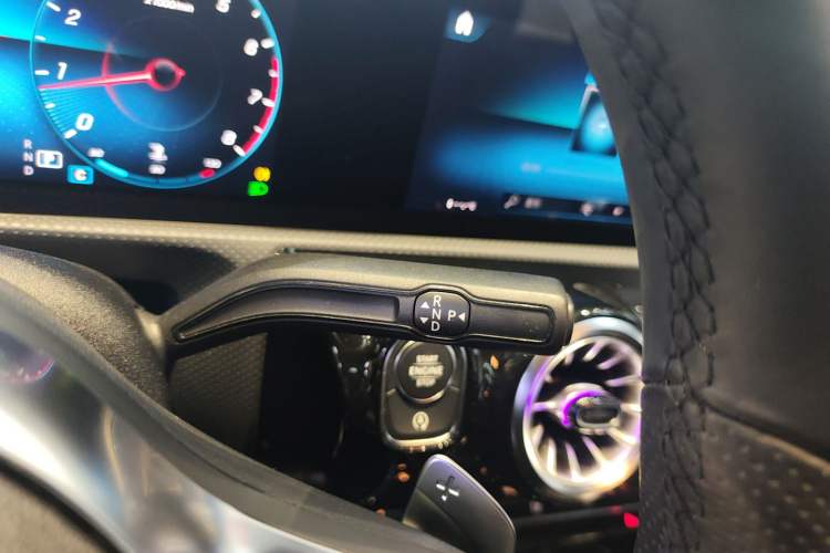 Used Mercedes-Benz A-Class 2022 Revised Version A 200 L Sport Sedan Fashionable Style Gear Lever