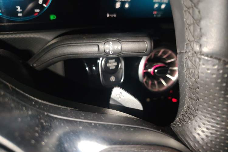 Used Mercedes-Benz A-Class 2022 Second Facelift A 200 L Sport Sedan Fashion Version Gear Lever