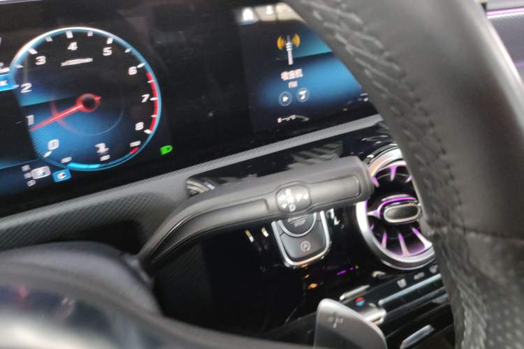 Used Mercedes-Benz A-Class 2022 Revised Version A 200 L Sport Sedan Fashionable Style Gear Lever