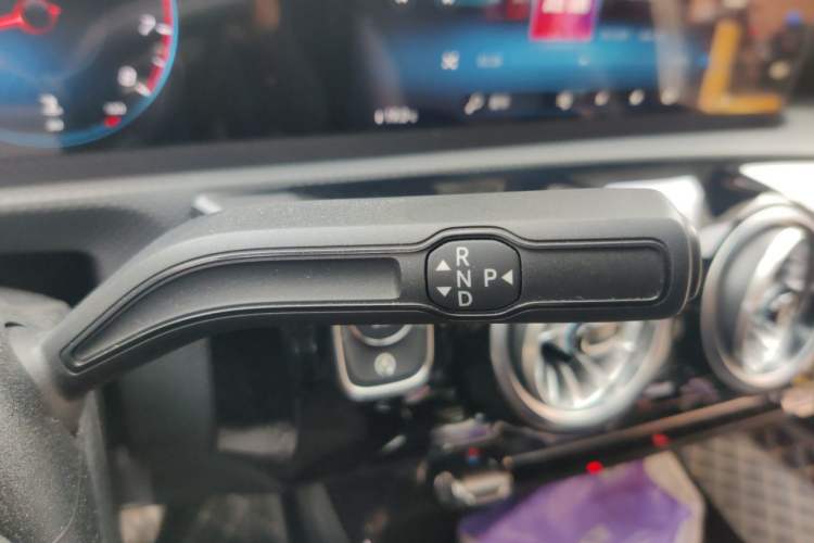 Used Mercedes-Benz A-Class 2022 Revised Version A 200 L Sport Sedan Fashionable Style Gear Lever