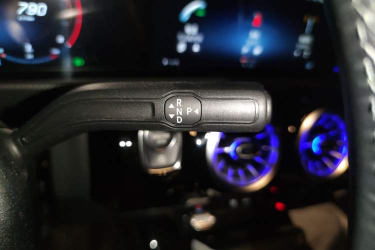 Used Mercedes-Benz A-Class 2022 Revised Version A 200 L Sport Sedan Fashionable Style Gear Lever