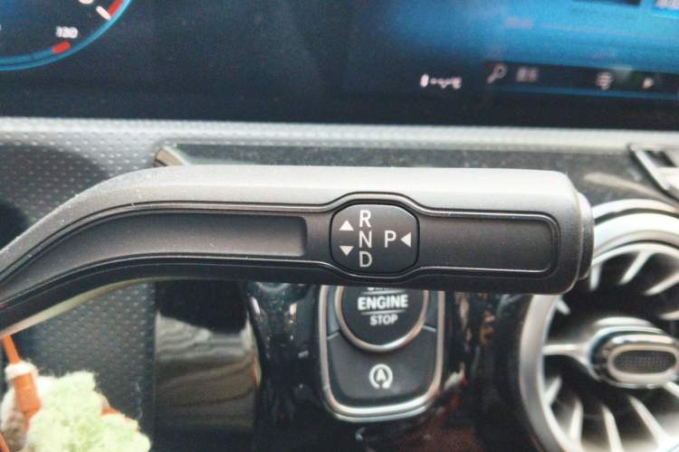 Used Mercedes-Benz A-Class 2022 Revised Version A 200 L Sport Sedan Fashionable Style Gear Lever