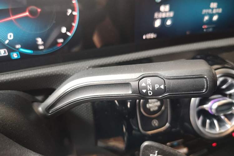 Used Mercedes-Benz A-Class 2022 Revised Version A 200 L Sport Sedan Fashionable Style Gear Lever