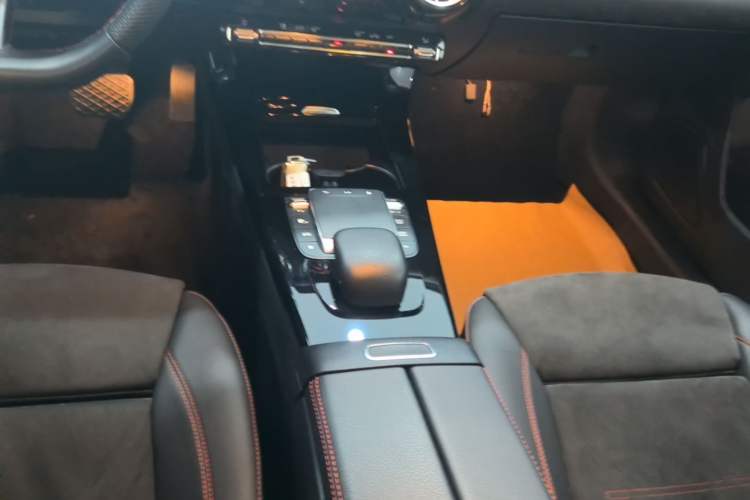 Used Mercedes-Benz A-Class 2022 Revised Version A 200 L Sport Sedan Fashionable Style Gear Lever