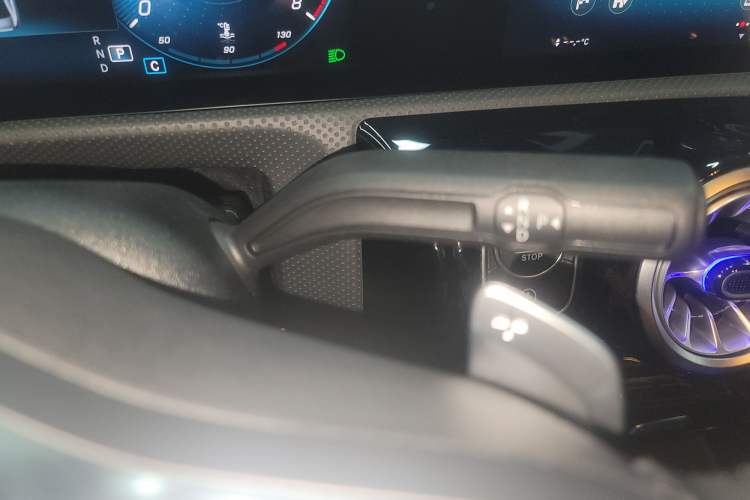 Used Mercedes-Benz A-Class 2022 Revised Version A 200 L Sport Sedan Fashionable Style Gear Lever