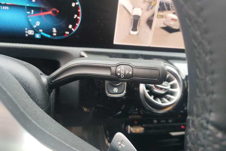 Used Mercedes-Benz A-Class 2022 Revised Version A 200 L Sport Sedan Fashionable Style Gear Lever
