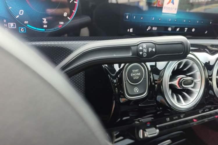 Used Mercedes-Benz A-Class 2022 Revised Version A 200 L Sport Sedan Fashionable Style Gear Lever