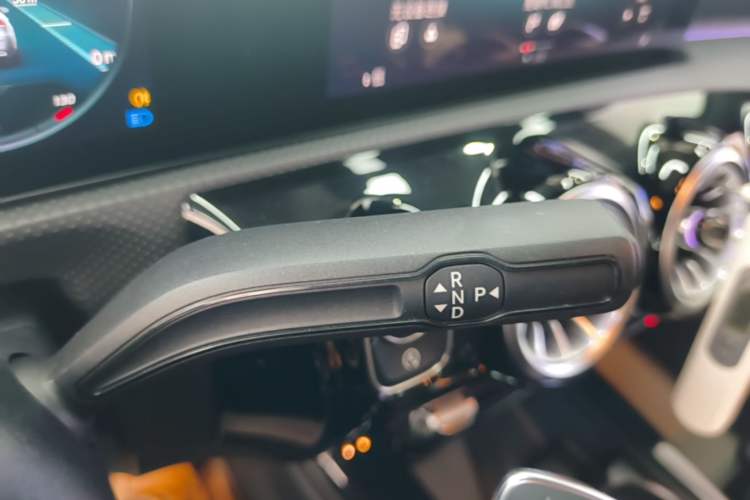 Used Mercedes-Benz A-Class 2022 Second Facelift A 200 L Sport Sedan Fashion Version Gear Lever