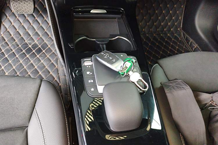 Used Mercedes-Benz A-Class 2022 Revised Version A 200 L Sport Sedan Fashionable Style Gear Lever