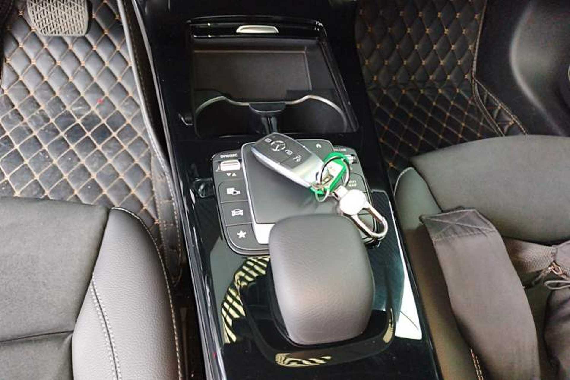 Used Mercedes-Benz A-Class 2022 Revised Version A 200 L Sport Sedan Fashionable Style Gear Lever
