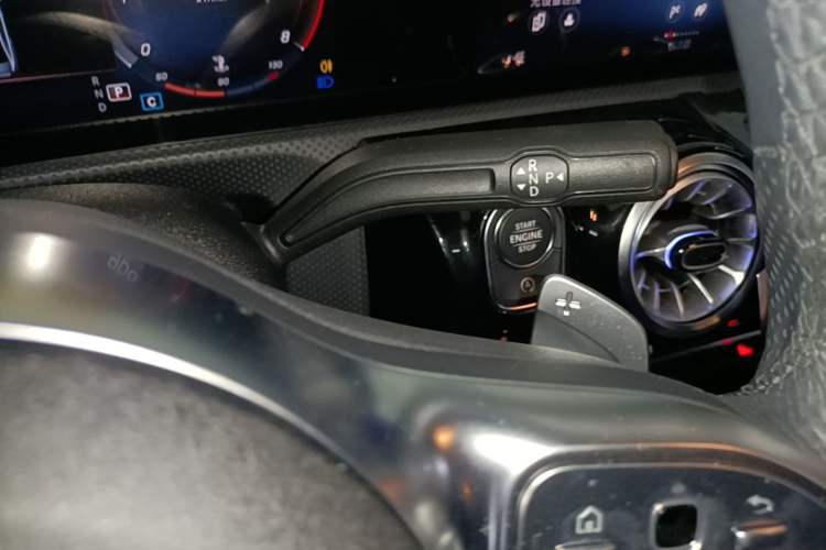 Used Mercedes-Benz A-Class 2022 Revised Version A 200 L Sport Sedan Fashionable Style Gear Lever