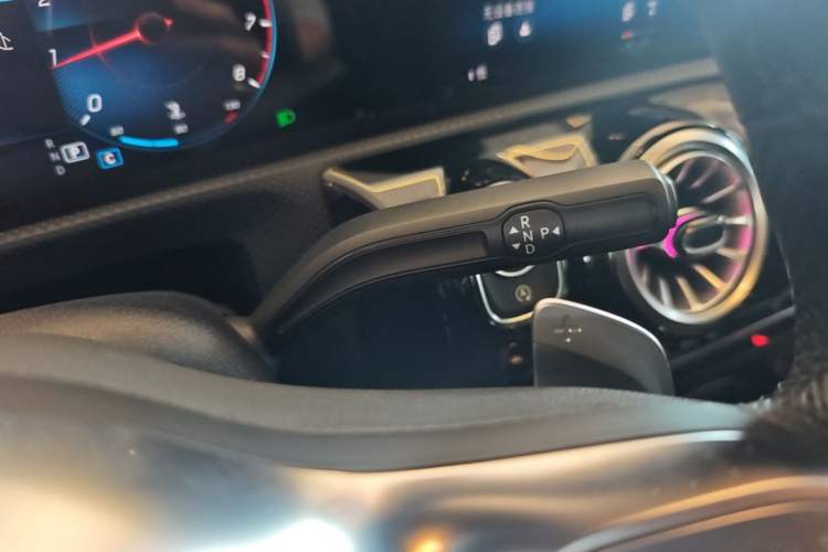 Used Mercedes-Benz A-Class 2022 Revised Version A 200 L Sport Sedan Fashionable Style Gear Lever