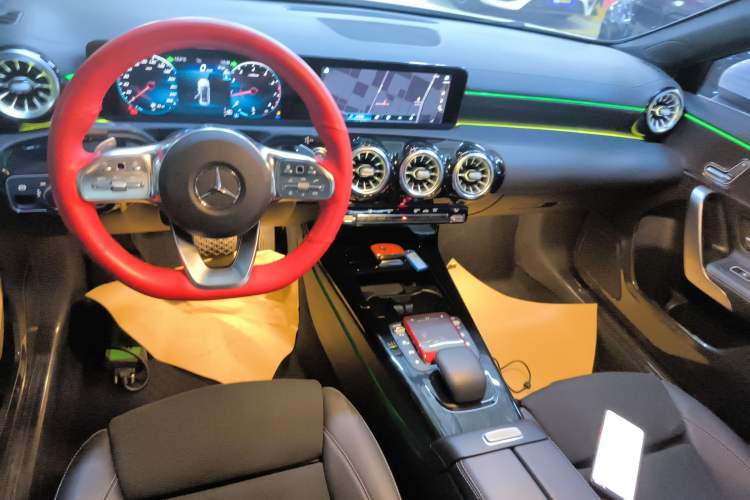 Used Mercedes-Benz A-Class 2022 Revised Version A 200 L Sport Sedan Fashionable Style Gear Lever