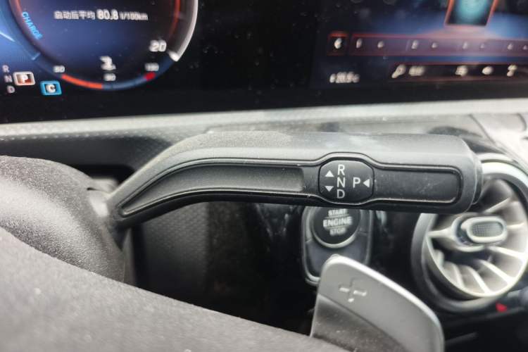 Used Mercedes-Benz A-Class 2022 Second Facelift A 200 L Sport Sedan Fashion Version Gear Lever